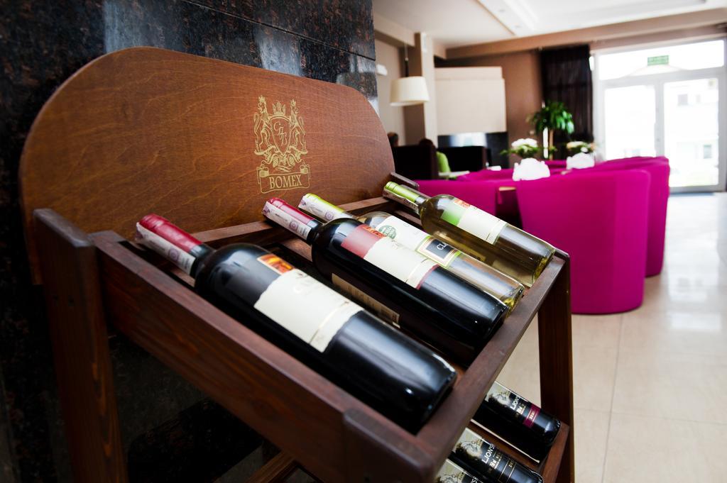 Hotel Hibiskus Boguchwala Экстерьер фото